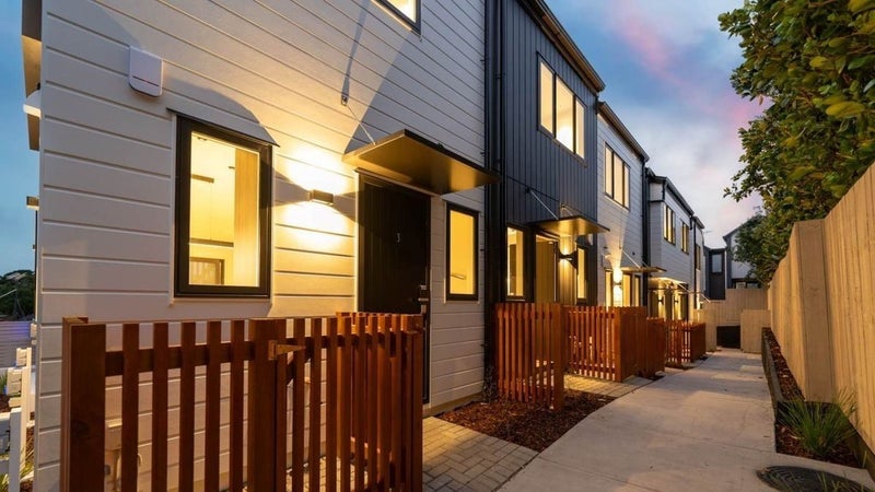 6/7 Brookfield Road, Te Atatu Peninsula, Auckland - Carousel 1