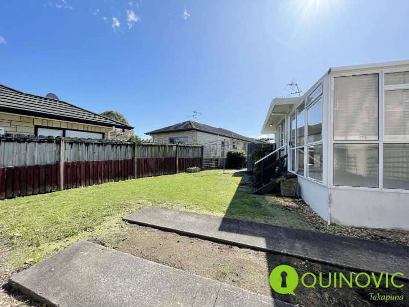 21 Faith Bullock Place, New Lynn, Auckland - Carousel 2