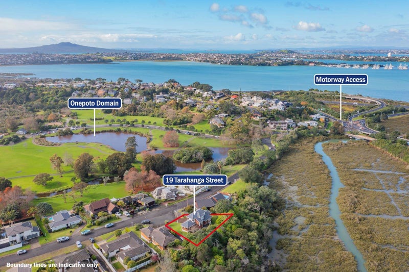 19 Tarahanga Street, Northcote, Auckland - Carousel 1