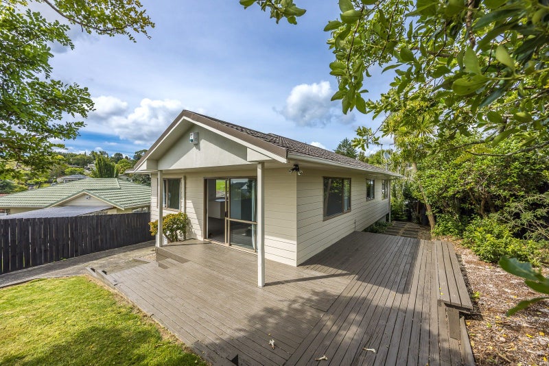 25 Loughanure Place, Massey, Auckland - Carousel 1