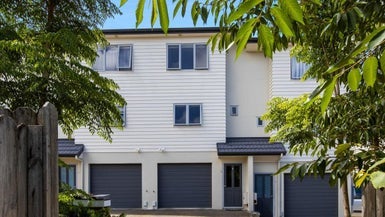 8/22 Northcross Drive, Oteha, Auckland - Carousel 1