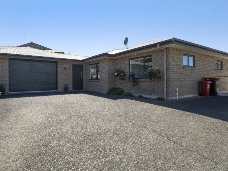39 Dahlstrom Grove, Kelvin Grove, Palmerston North - Carousel 1