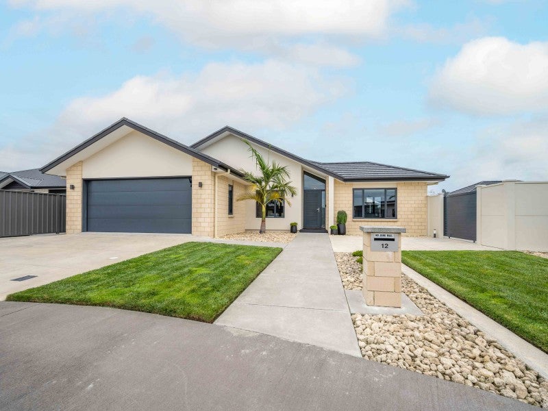 12 Benmore Place, Poraiti, Napier - Carousel 1