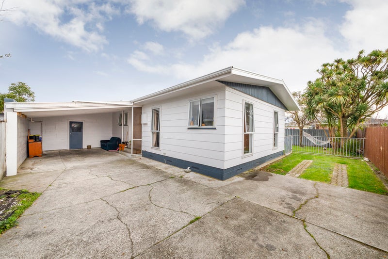 21B Geraldine Crescent, Cloverlea, Palmerston North - Carousel 1