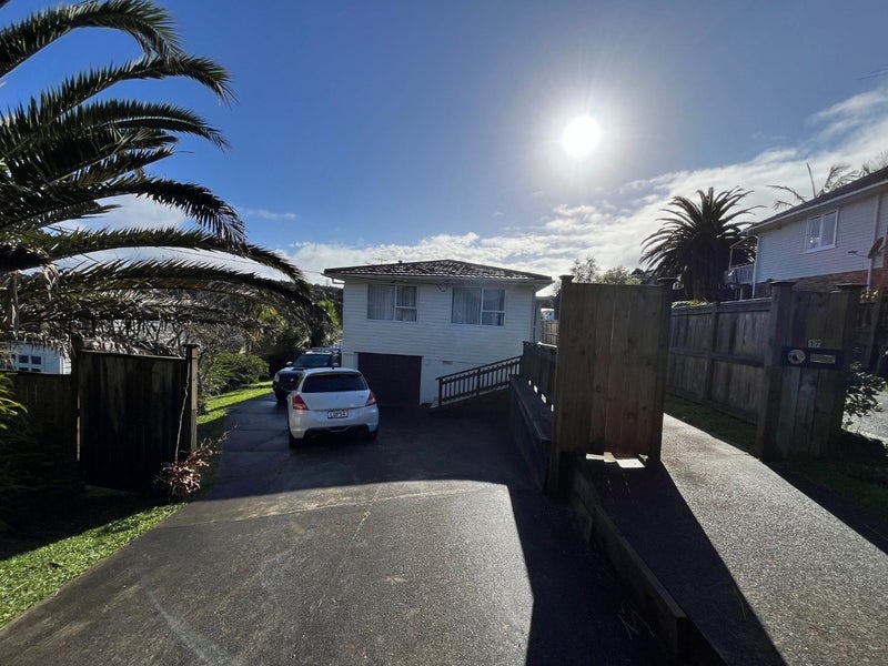 17 Radiata Lane, Chatswood, Auckland - Carousel 1