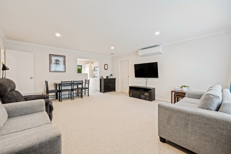 13 Kilmarnock Avenue, Ranui, Auckland - Carousel 1