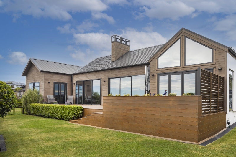 8 Dove Grove, Westmorland, Christchurch - Carousel 1