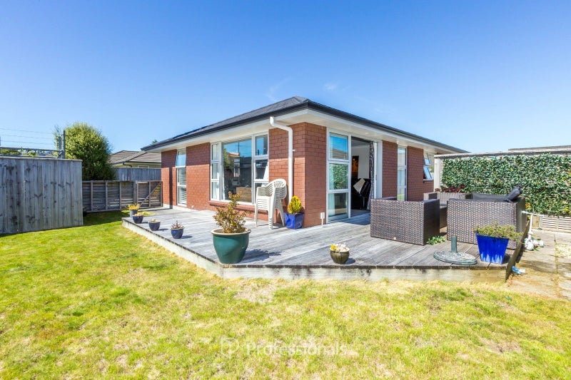 20 Poulson Grove, Trentham, Upper Hutt - Carousel 19