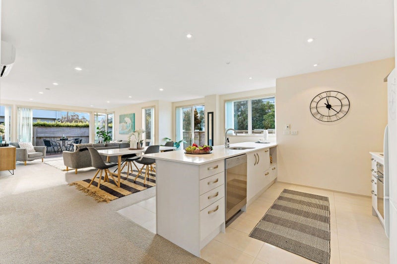 28A INVERNESS RD, Browns Bay, Auckland - Carousel 2