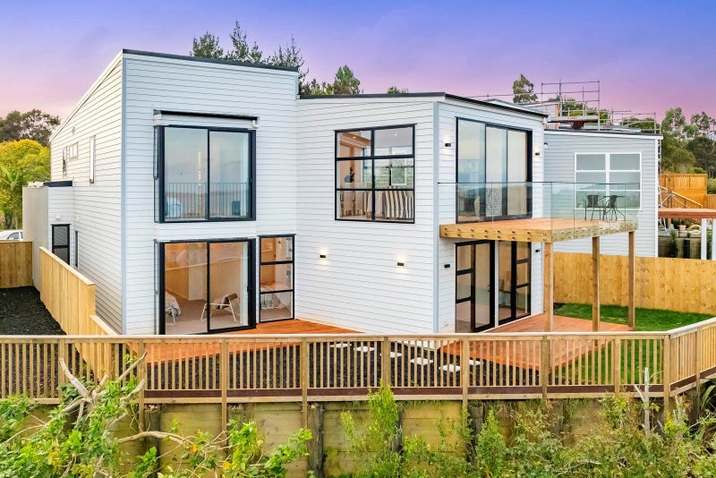 11C Maire Road, Orewa, Orewa - Carousel 2