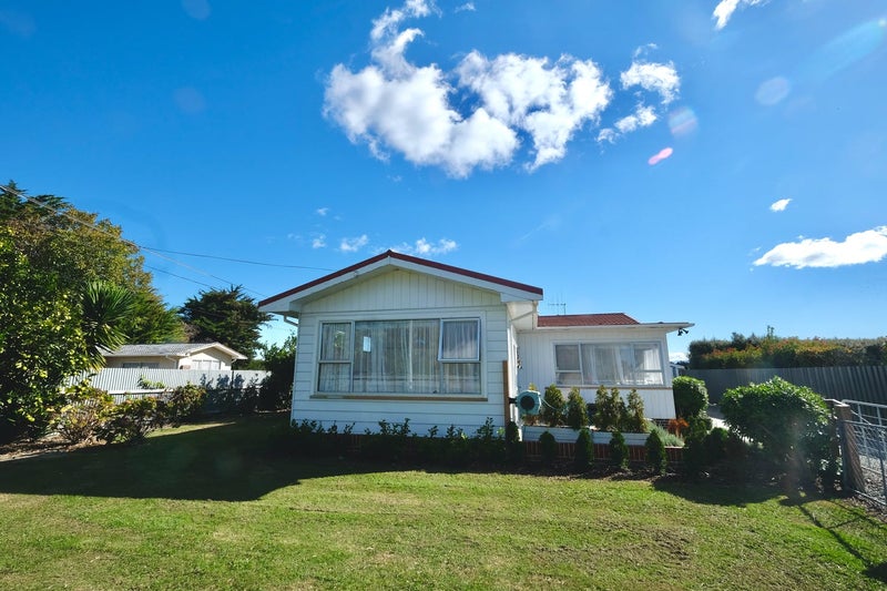 27 The Loop, Meeanee, Napier - Carousel 1