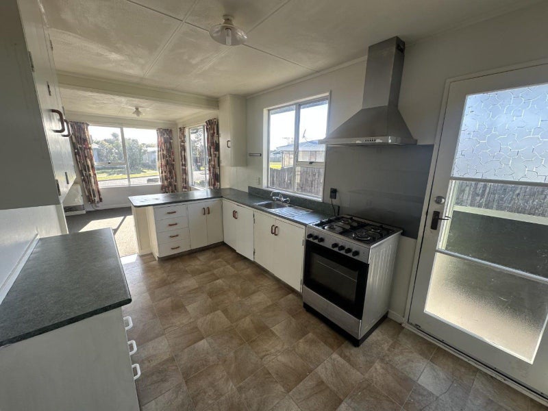 39 Robinson Crescent, Westbrook, Palmerston North - Carousel 2