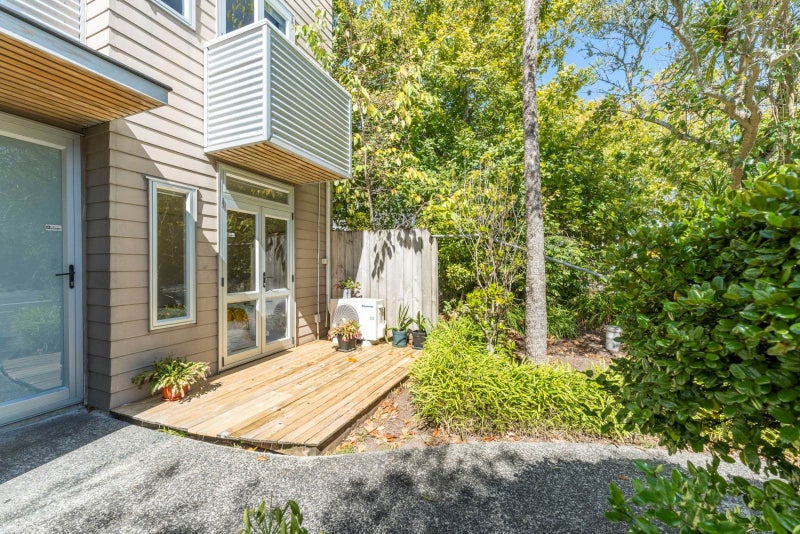 1 Albionvale Road, Glen Eden, Auckland - Carousel 1