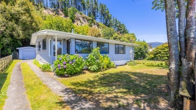 48 Gosling Grove, Turangi - Carousel 1