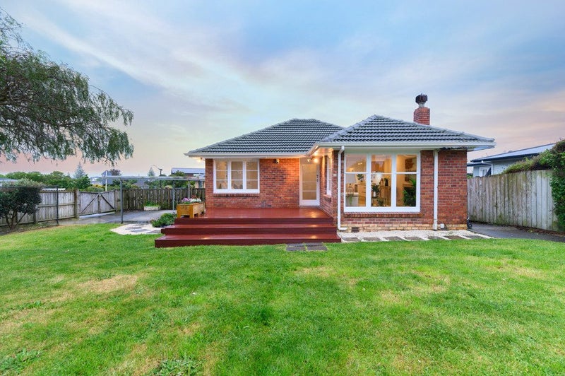 38 Neil Avenue, Te Atatu Peninsula, Auckland - Carousel 1