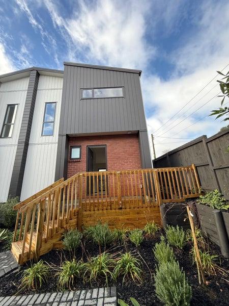 16 Don Oliver Lane, Glen Eden, Auckland - Carousel 2