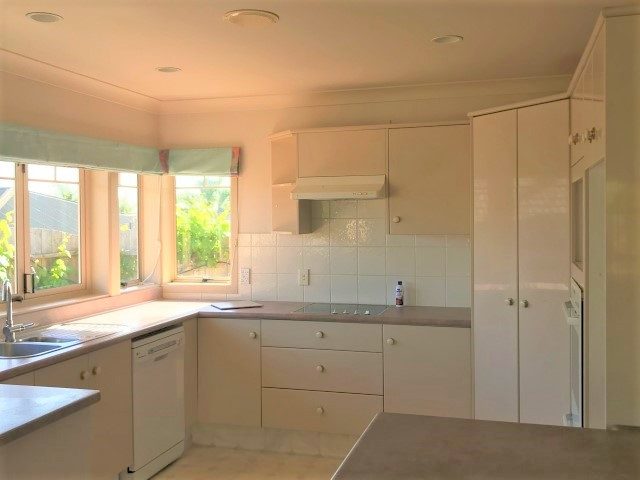 9 Stableford Drive, Pyes Pa, Tauranga - Carousel 2