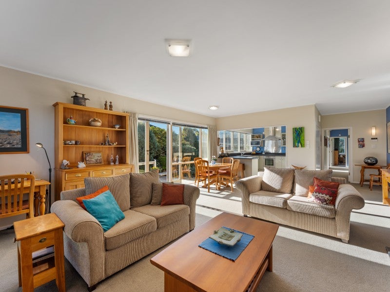 8 Sullivan Grove, Epuni, Lower Hutt - Carousel 1