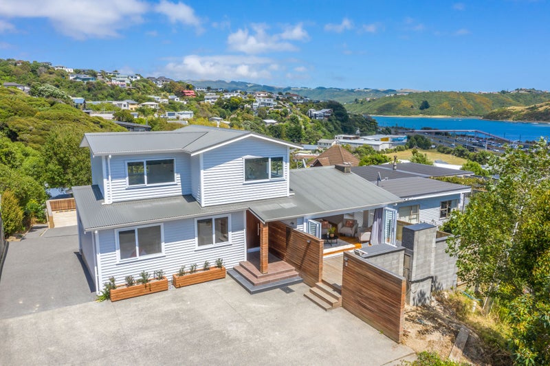 6 Kiriwai Road, Paremata, Porirua - Carousel 1