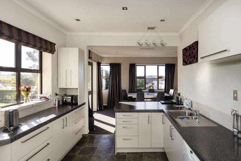 2 Solway Street, Holmes Hill, Oamaru - Carousel 2