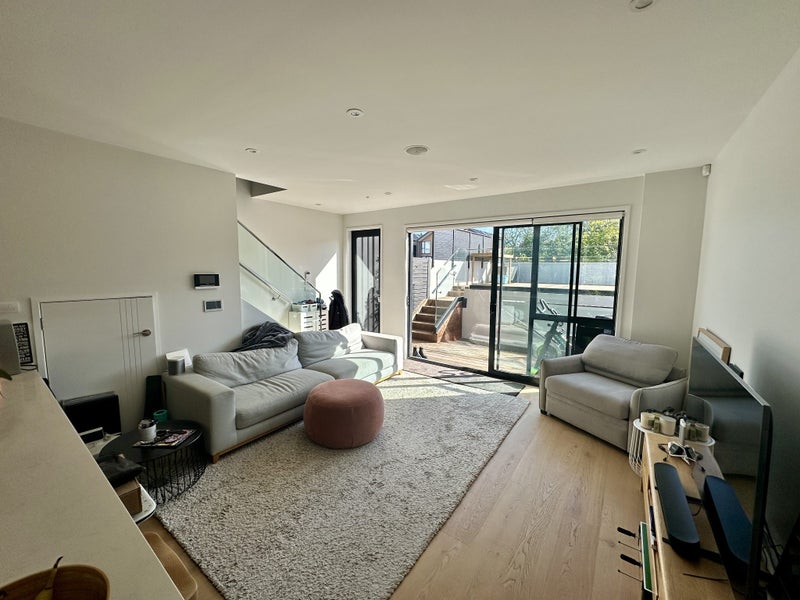 11 He Ana Way, Mount Albert, Auckland - Carousel 2