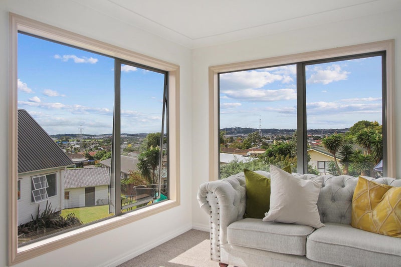 39A Hollyford Drive, Clover Park, Auckland - Carousel 2