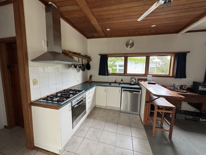 602 Whitehead Road, Saint Leonards, Hastings - Carousel 2