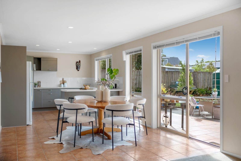 27 Toomer Place, Beachlands, Auckland - Carousel 1
