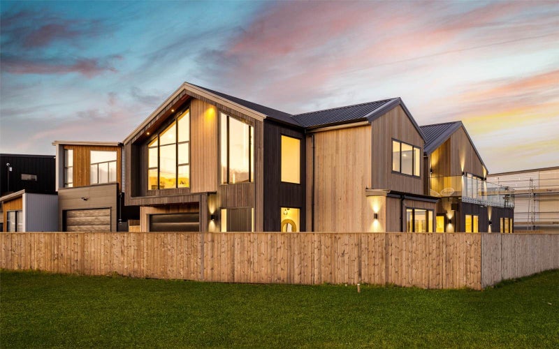 8 Picnic Point Road, Hobsonville, Auckland - Carousel 1