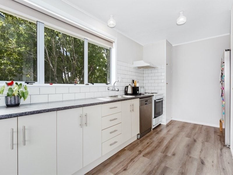 6 Carbine Place, Ascot Park, Porirua - Carousel 2