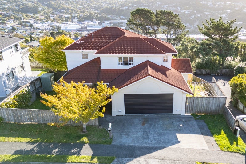 116 Woodman Drive, Tawa, Wellington - Carousel 1