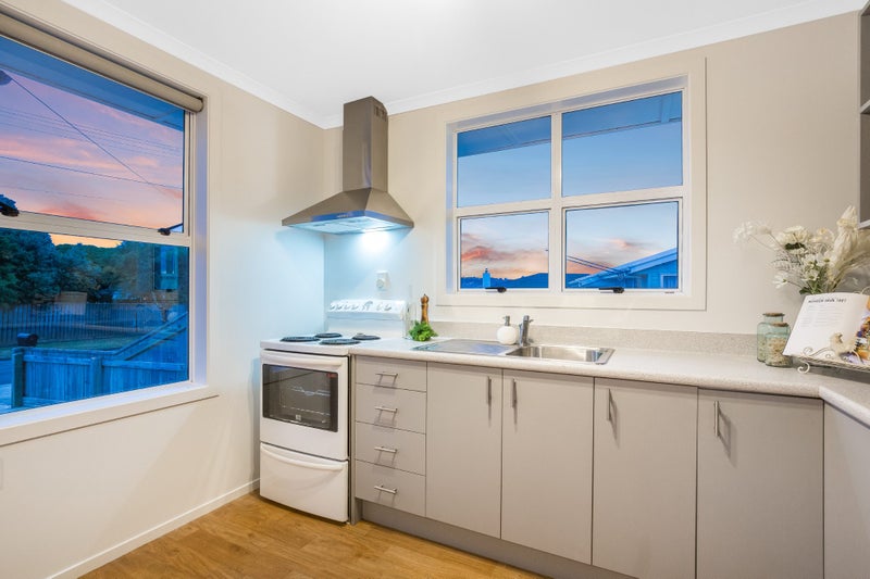 39 Whanga Crescent, Titahi Bay, Porirua - Carousel 2