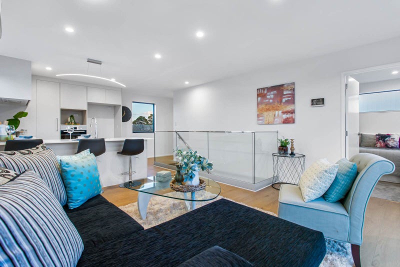 26C Holland Avenue, Point England, Auckland - Carousel 1