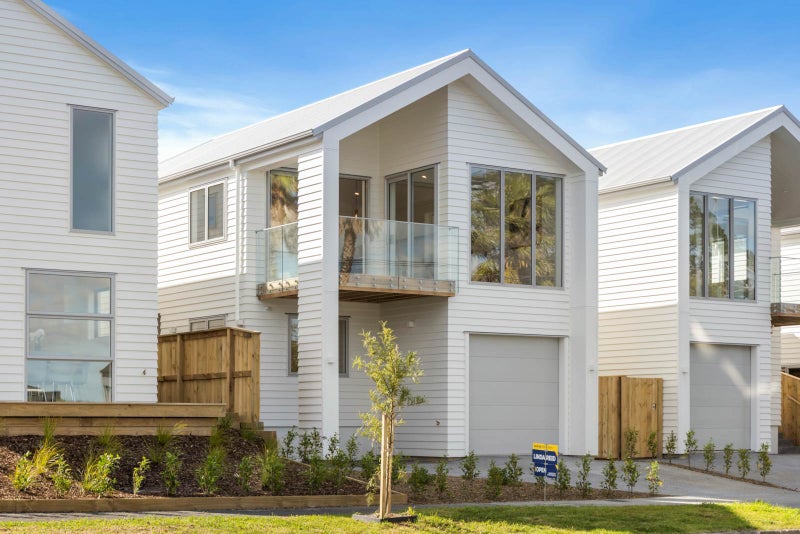 49 Silverton Avenue, Wai o Taiki Bay, Auckland - Carousel 1