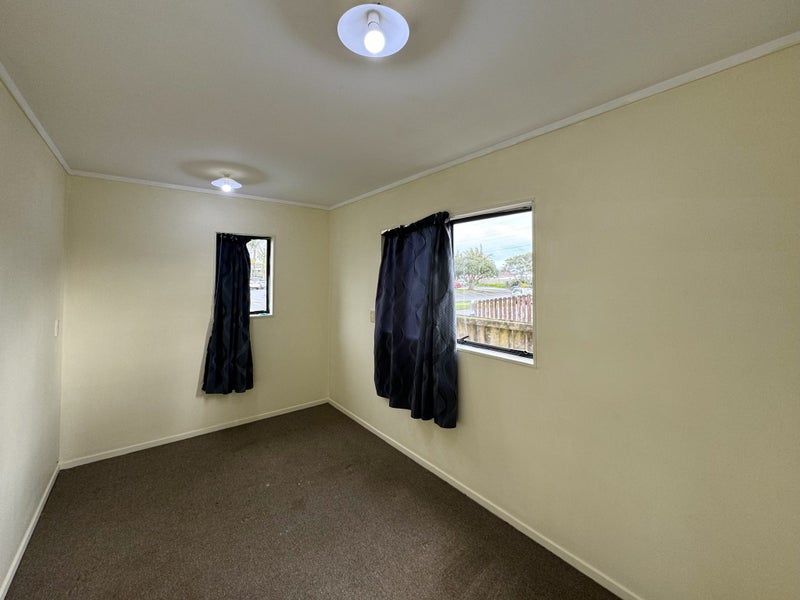 19 Edgewater Drive, Pakuranga, Auckland - Carousel 13
