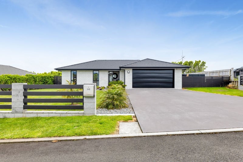 34D Honeyfield Drive, Whalers Gate, New Plymouth - Carousel 1