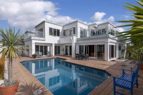 17 Quedley Court, Eastern Beach, Auckland - Carousel 1