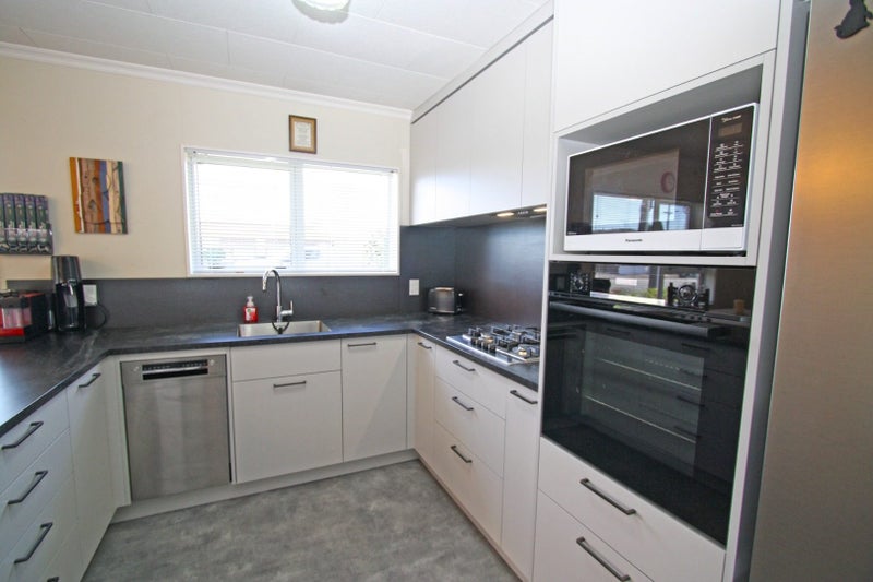 20 Tukapa Street, Westown, New Plymouth - Carousel 2