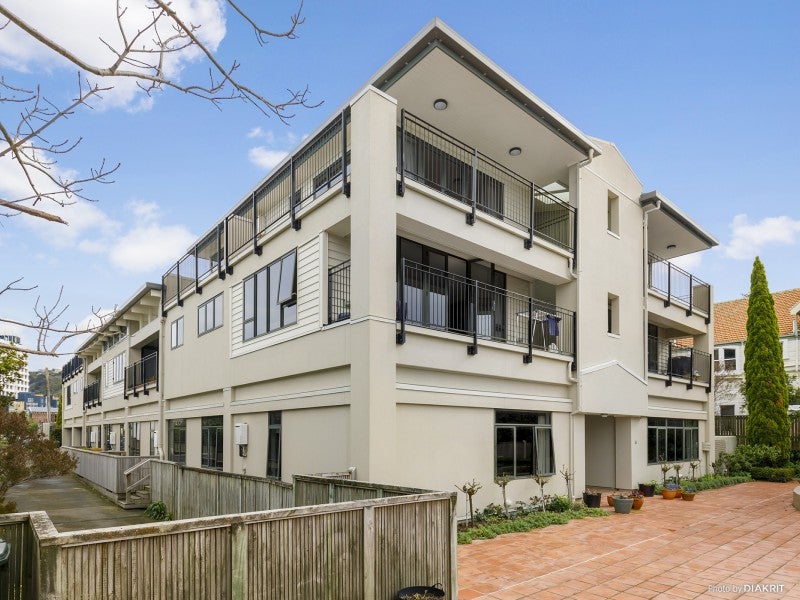 9/28 Hobson Street, Thorndon, Wellington - Carousel 1