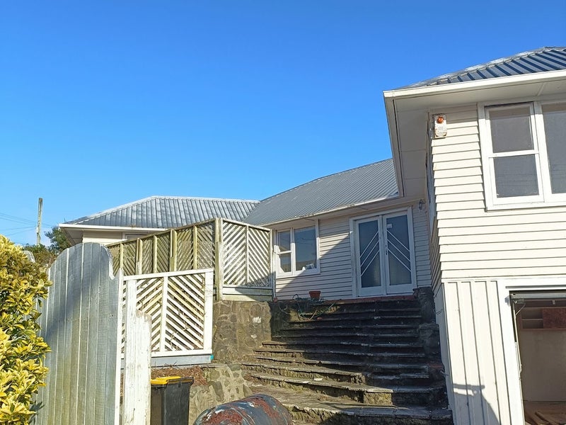 35 Kenmore Street, Newlands, Wellington - Carousel 1