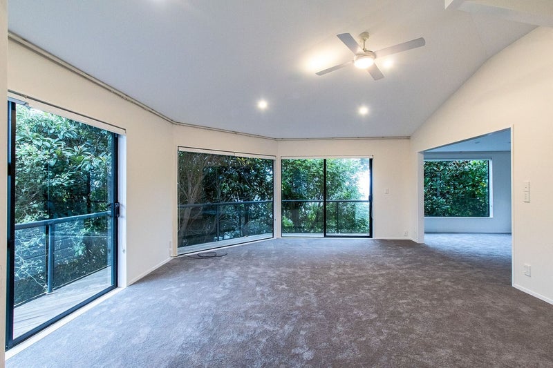 11 Gray Crescent, Torbay, Auckland - Carousel 2