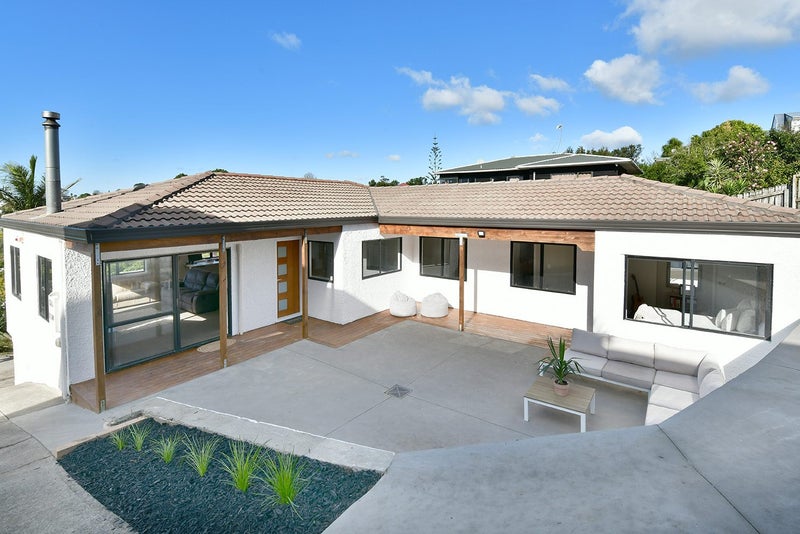 1/110 Arran Road, Browns Bay, Auckland - Carousel 1