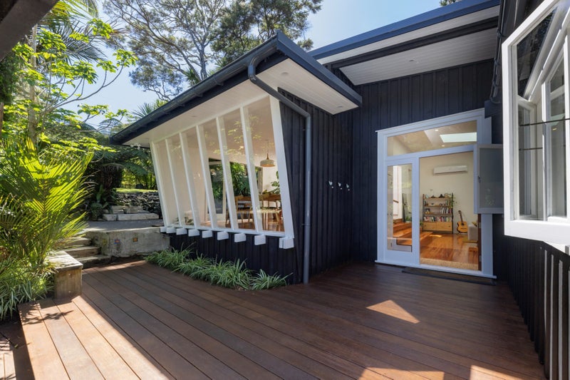 18 Waima Crescent, Titirangi, Auckland - Carousel 2