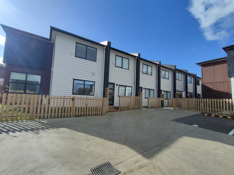 2/65A Hogans Road, Glenfield, Auckland - Carousel 2