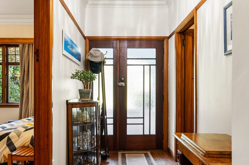 81 Totara Road, Miramar, Wellington - Carousel 2