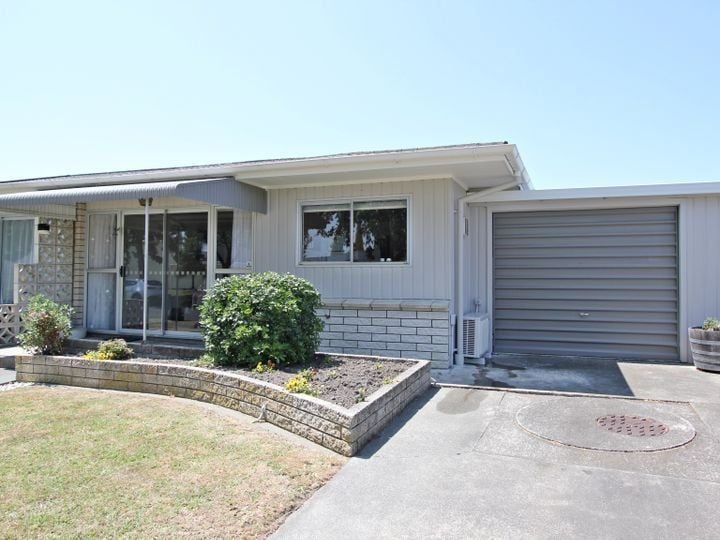 2/2 MCKEEFRY AVENUE, TARADALE, NAPIER - Carousel 1