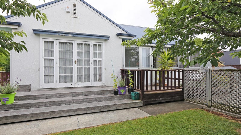 502 Southampton Street West, Hastings, Hastings - Carousel 1