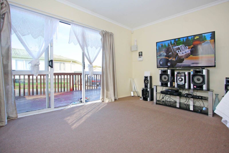 3/43 Solveig Place, Randwick Park, Auckland - Carousel 2