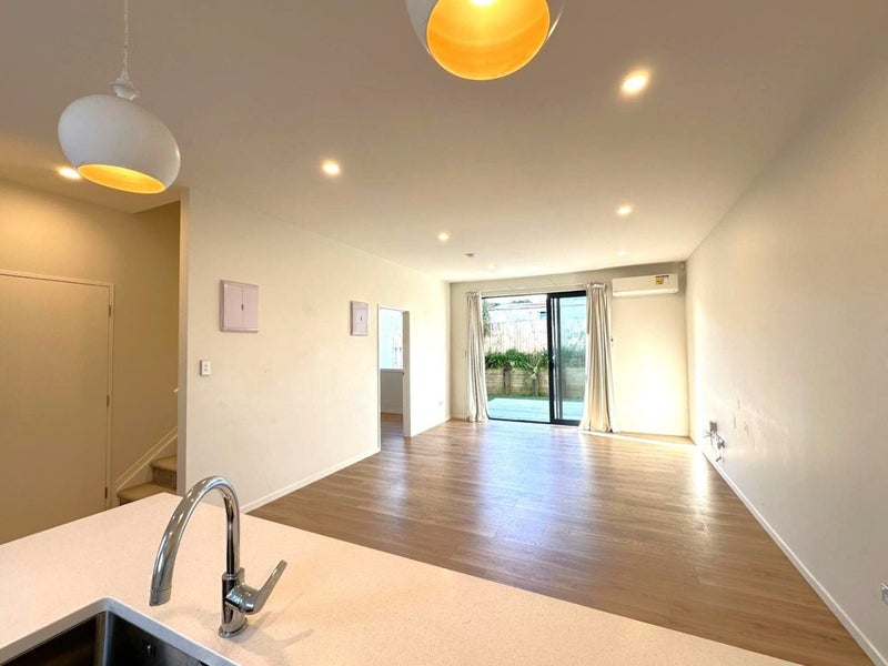 19B Meadow Street, Mount Wellington, Auckland - Carousel 1