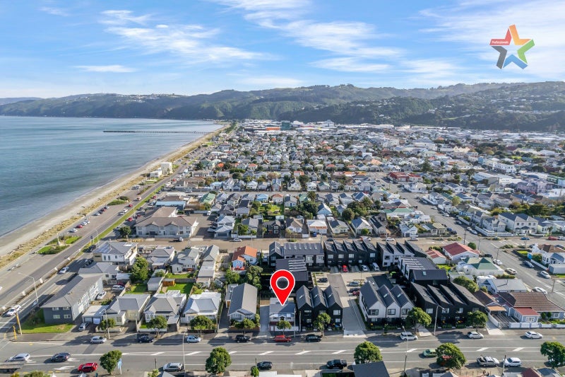 9 Cuba Street, Petone, Lower Hutt - Carousel 21